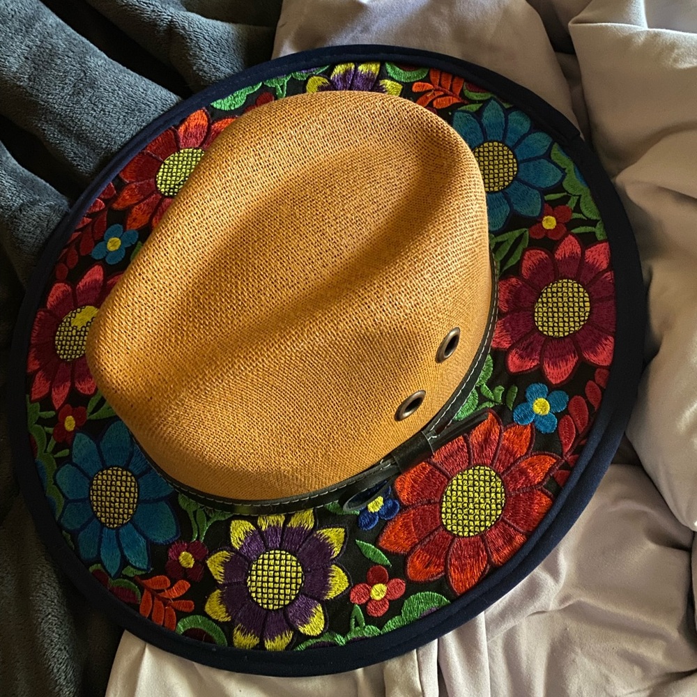 flower beach hat - Picture 3 of 3